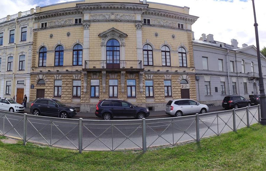 Вид на особняк Молво с Английской набережной